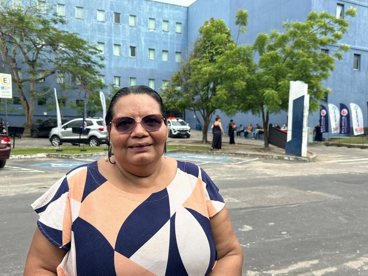 ‘Sonho desde os 18 anos’: dona de casa chega quatro horas antes do início das provas do CNU 2025 em Manaus