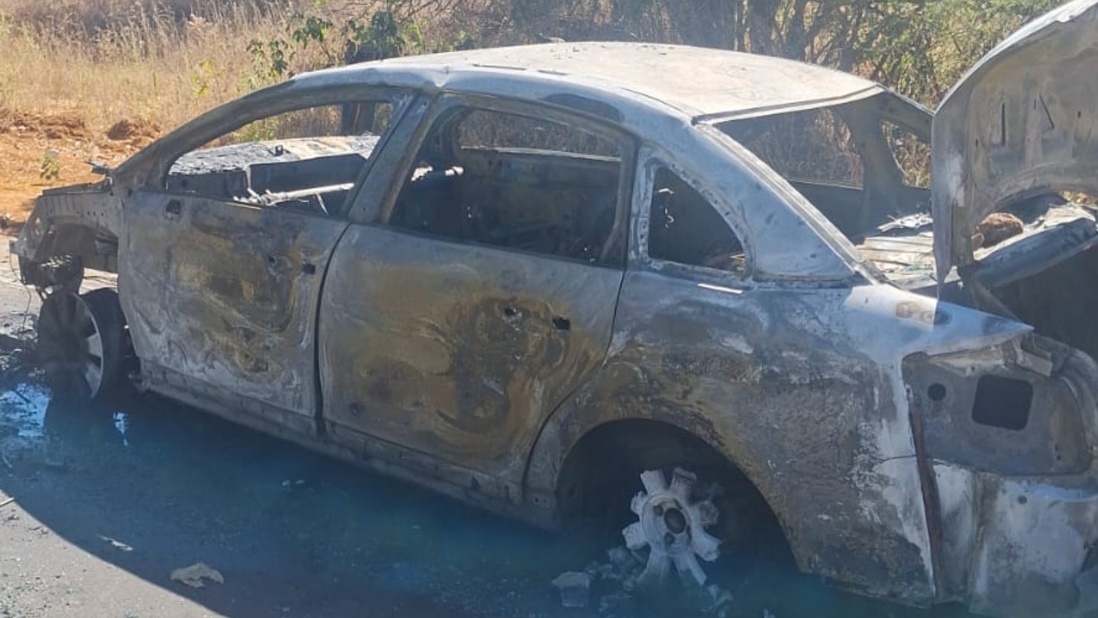 Mulher morre após moto ser atingida por carro na BR-020, no PI; veículo foi encontrado incendiado