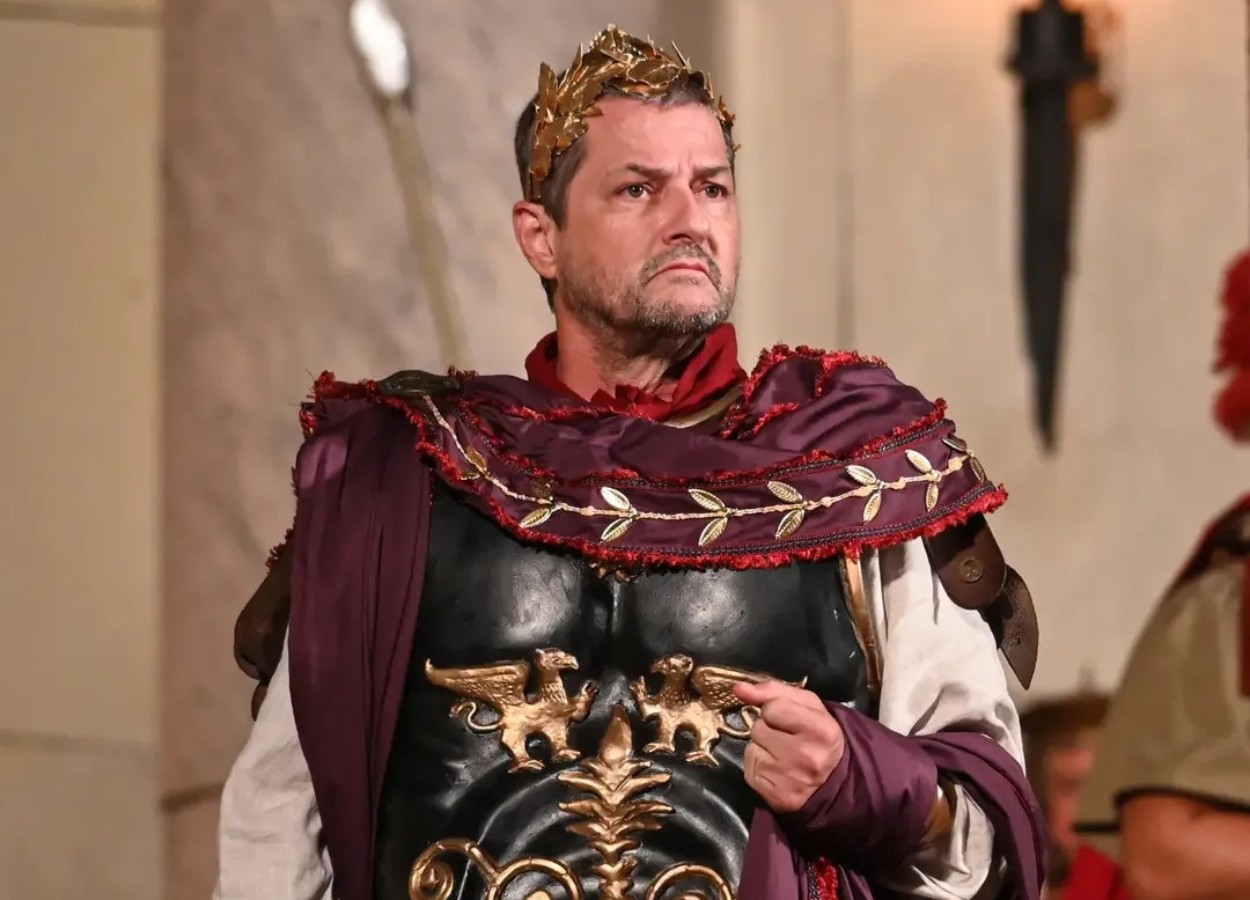 Marcelo Serrado retorna à Paixão de Cristo de Nova Jerusalém como Pilatos após 26 anos e descreve o personagem como 'isentão'