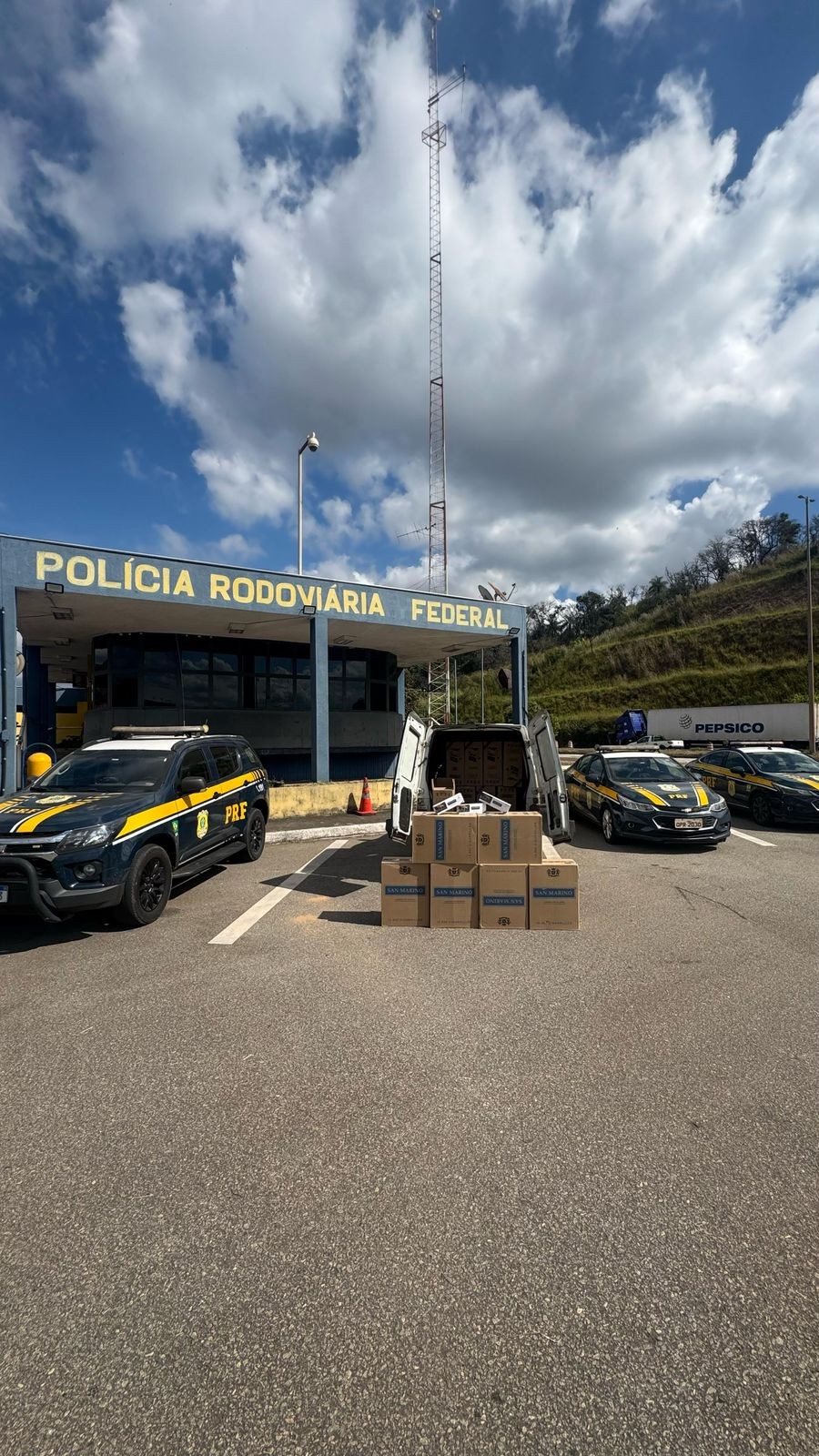 Homem é preso com 25 mil maços de cigarros contrabandeados na Grande BH; VÍDEO