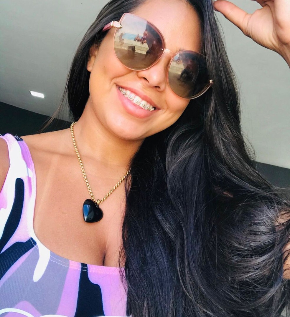Anne Caroline Nascimento Silva, de 23 anos, morreu aps ser atingida em abordagem da PRF — Foto: Reproduo/Arquivo Pessoal