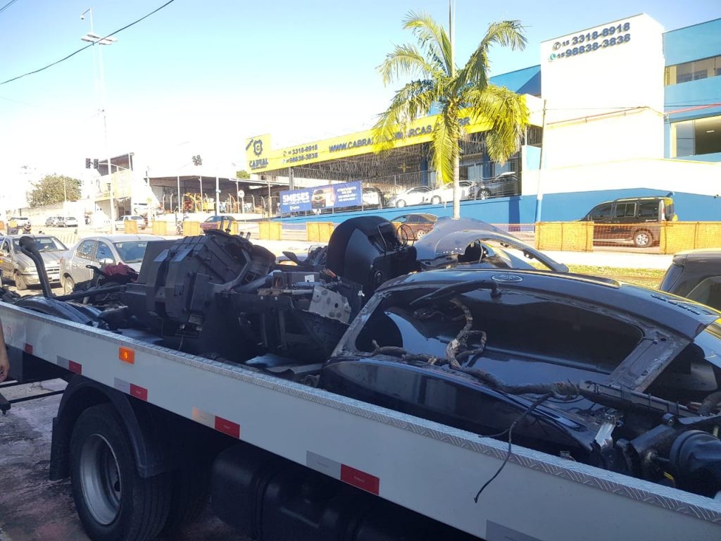 Fiscalização interdita desmanche na Avenida Ipanema em Sorocaba
