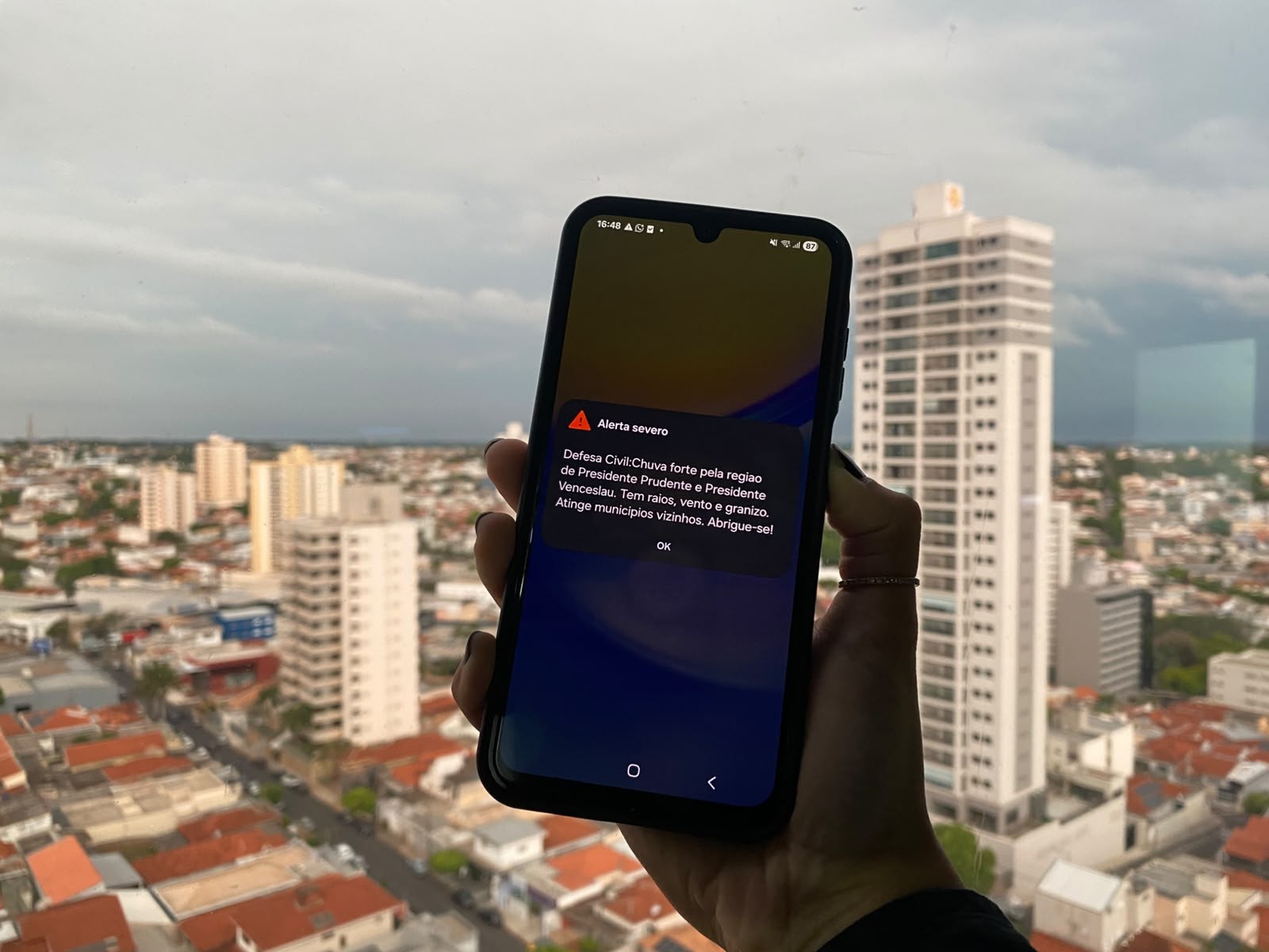 Alerta severo: Defesa Civil envia mensagem por celular sobre ventos fortes e risco de microexplosão em Presidente Venceslau
