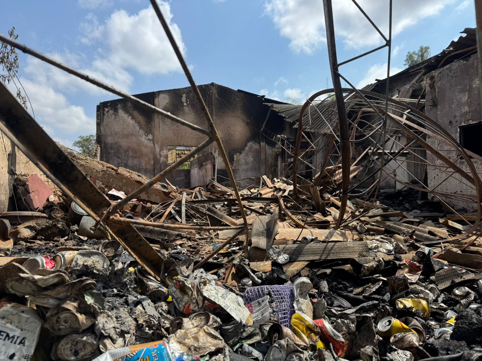 Incêndio destrói barracão de reciclagem em Varginha