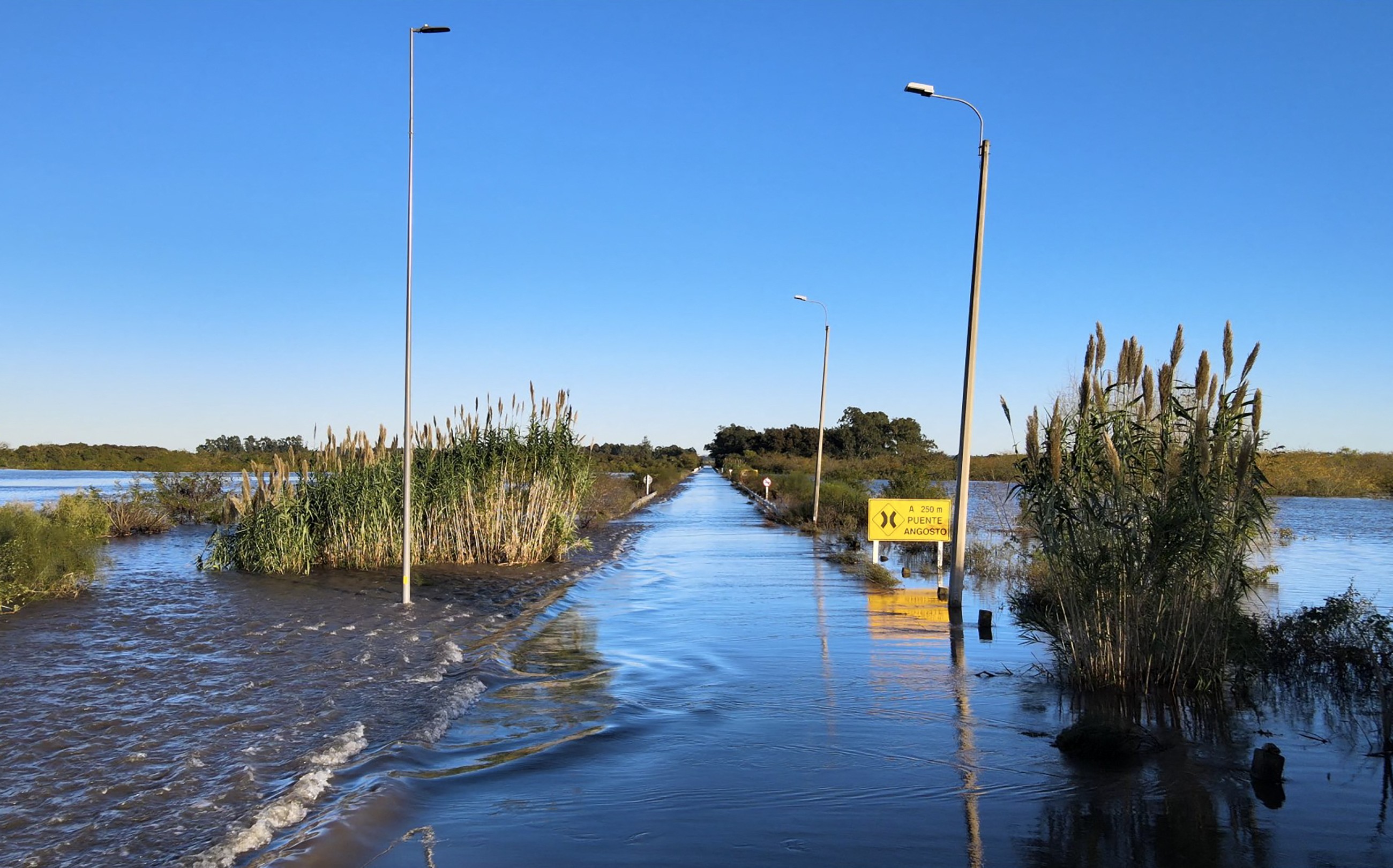Inundações fazem mais de 2 mil pessoas deixarem as casas no Uruguai