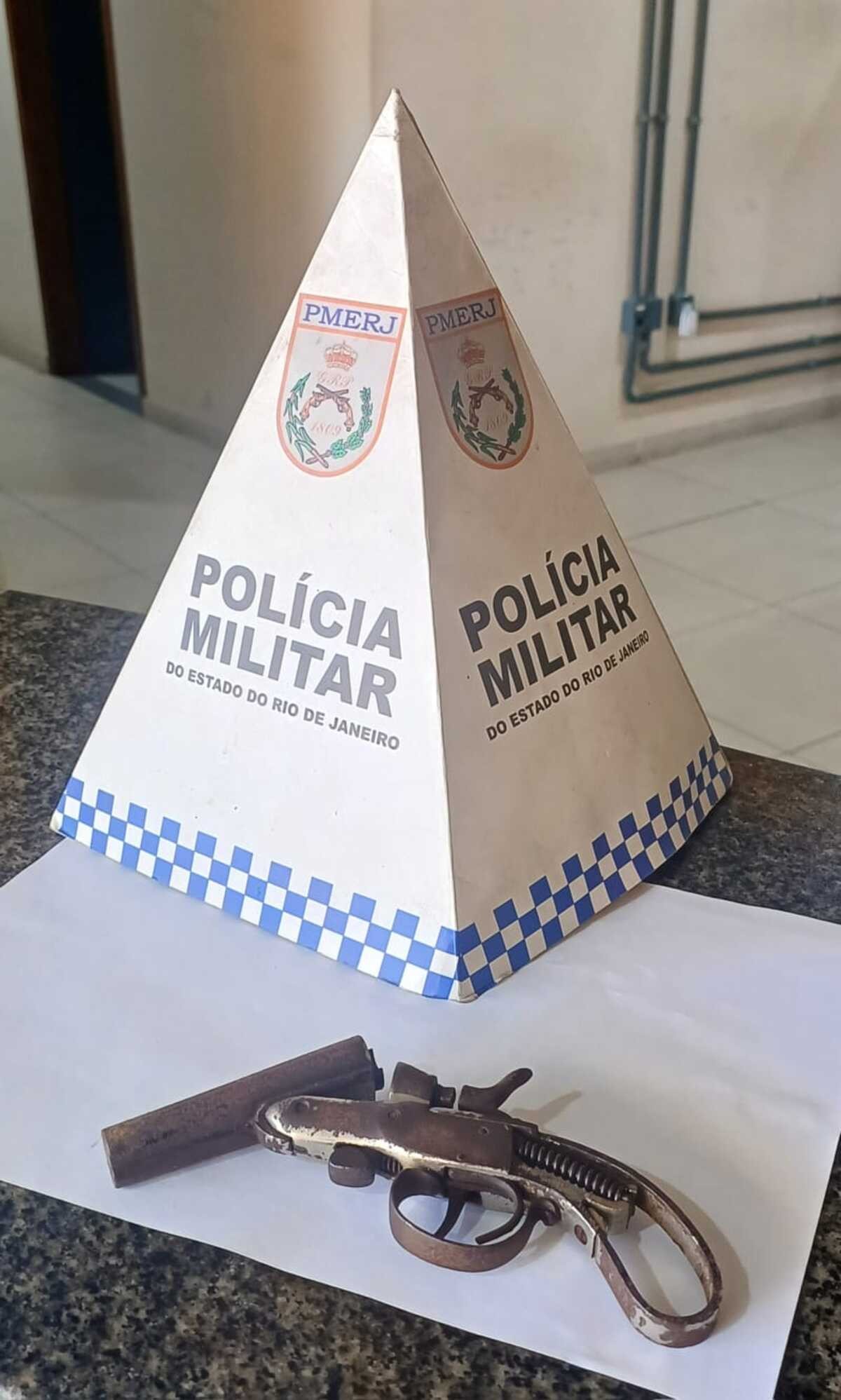 Homem é detido com arma durante averiguação de denúncia de maus-tratos em Conservatória