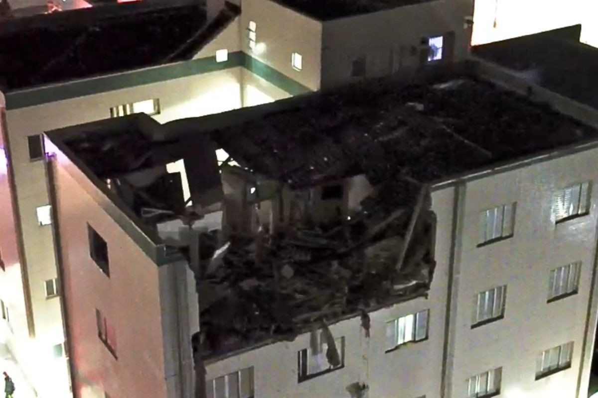 Explosão de botijão de gás destrói apartamento e deixa mulheres feridas no litoral de SP 