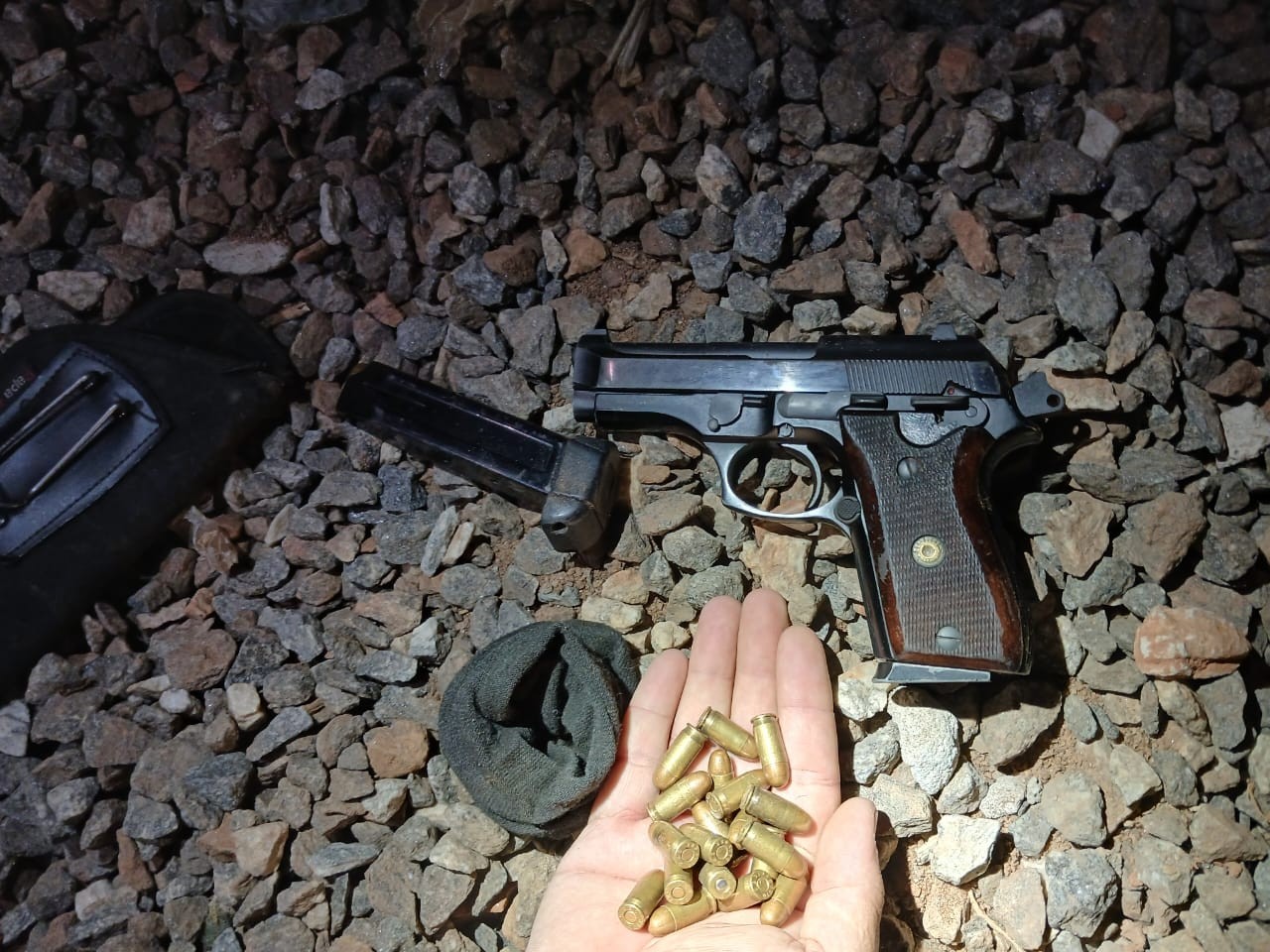 Armas e munições são apreendidas nas casas de vítima e suspeito de homicídio em Governador Valadares