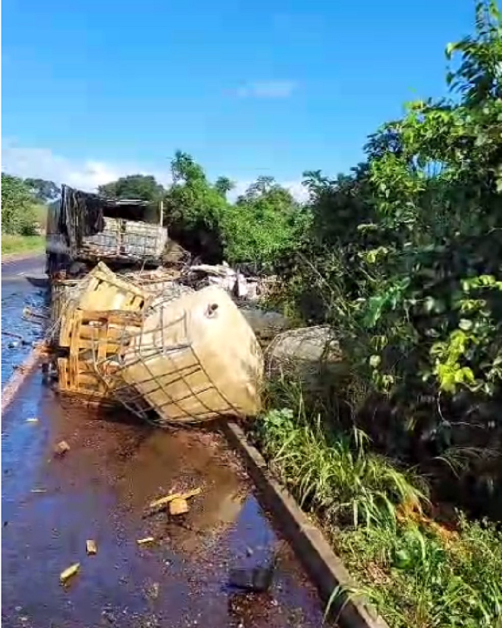 Acidente aconteceu na BR-226, no norte do Tocantins — Foto: Reprodução/ Redes Sociais