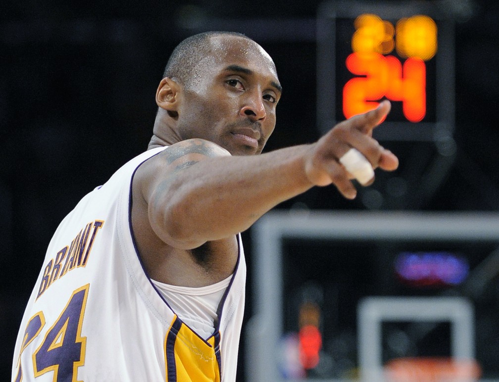 Acidente de helicóptero em Los Angeles mata Kobe Bryant, ex-jogador da NBA, Mundo