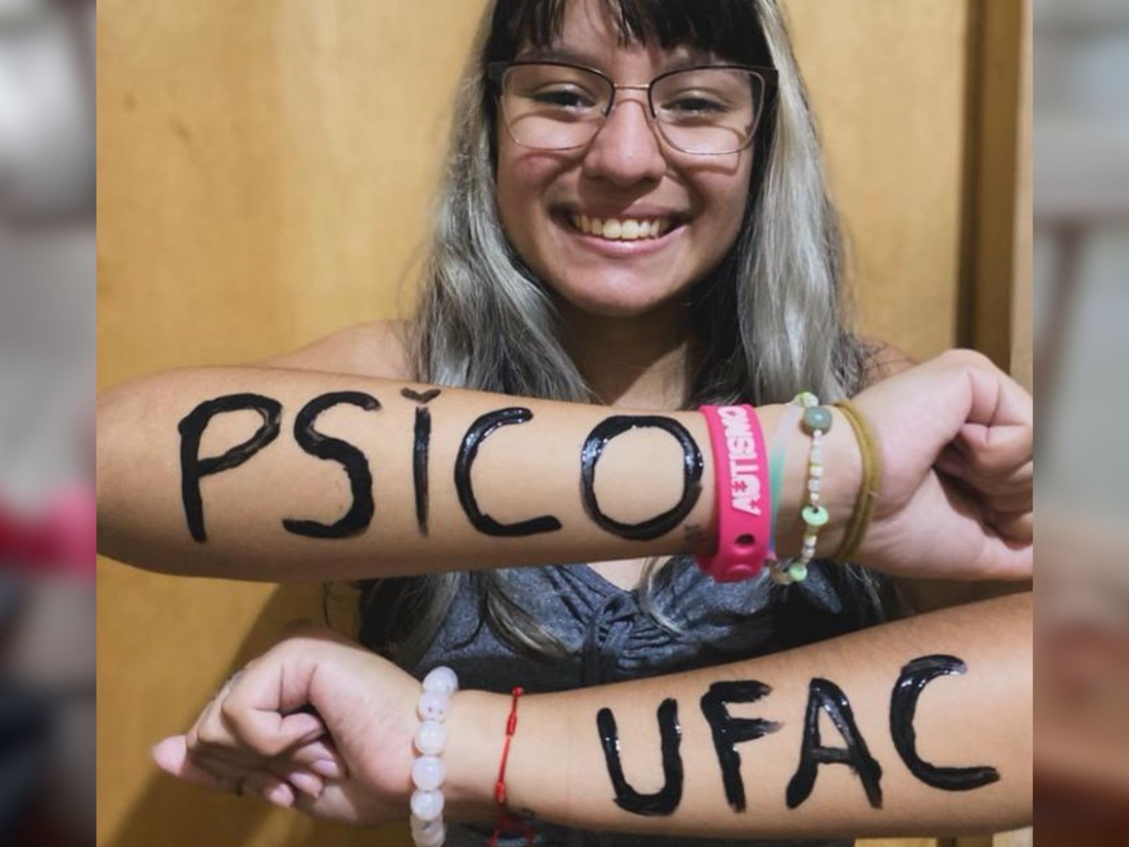 Estudante autista que conciliava estudos com artesanato é aprovada em psicologia na Ufac: 'Quero ajudar outras pessoas'