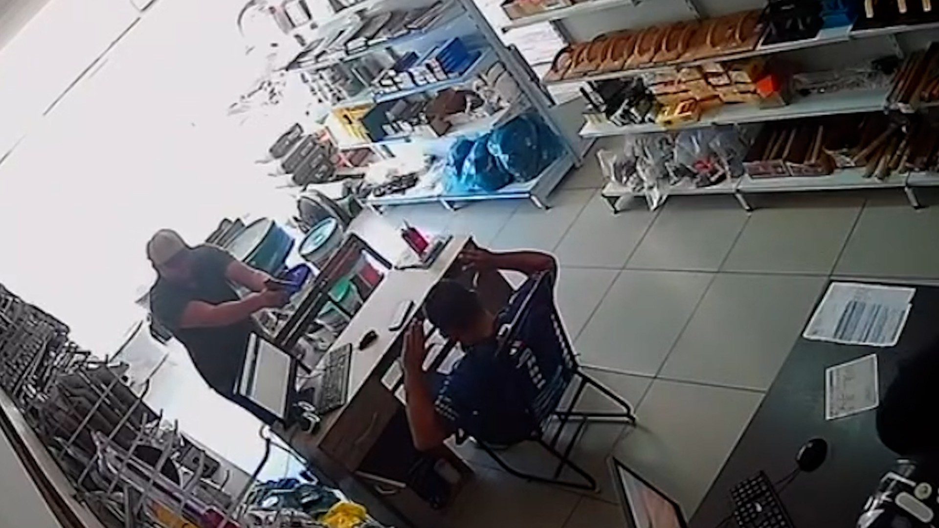 Preso suspeito de participar do homicídio de comerciante no sul do MA; veja o momento do crime