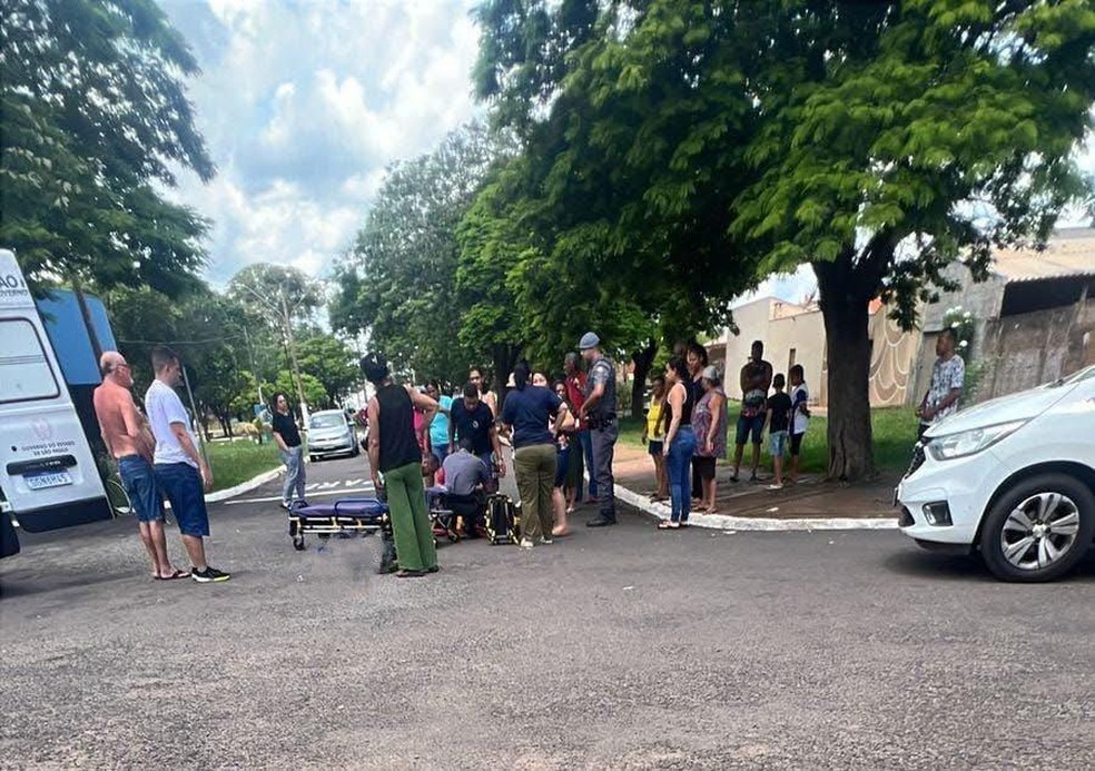 Avô e neto são atropelados por carro conduzido por idoso no interior de SP