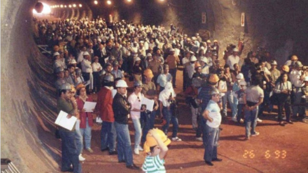 Em junho de 1993, obras do metrô no túnel da Asa Sul, em Brasília — Foto: reprodução / Metrô DF