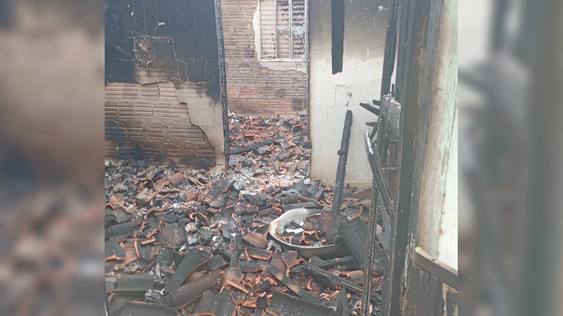 Sítio é furtado e incendiado na zona rural de Angatuba; suspeitos fugiram