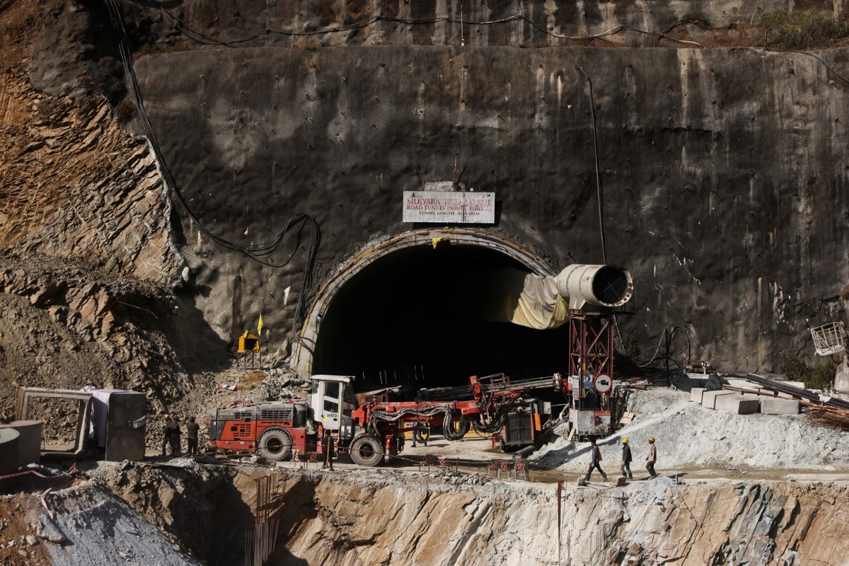 The rescue operation of 41 workers in a collapsed tunnel in India is completed in 15 days  world