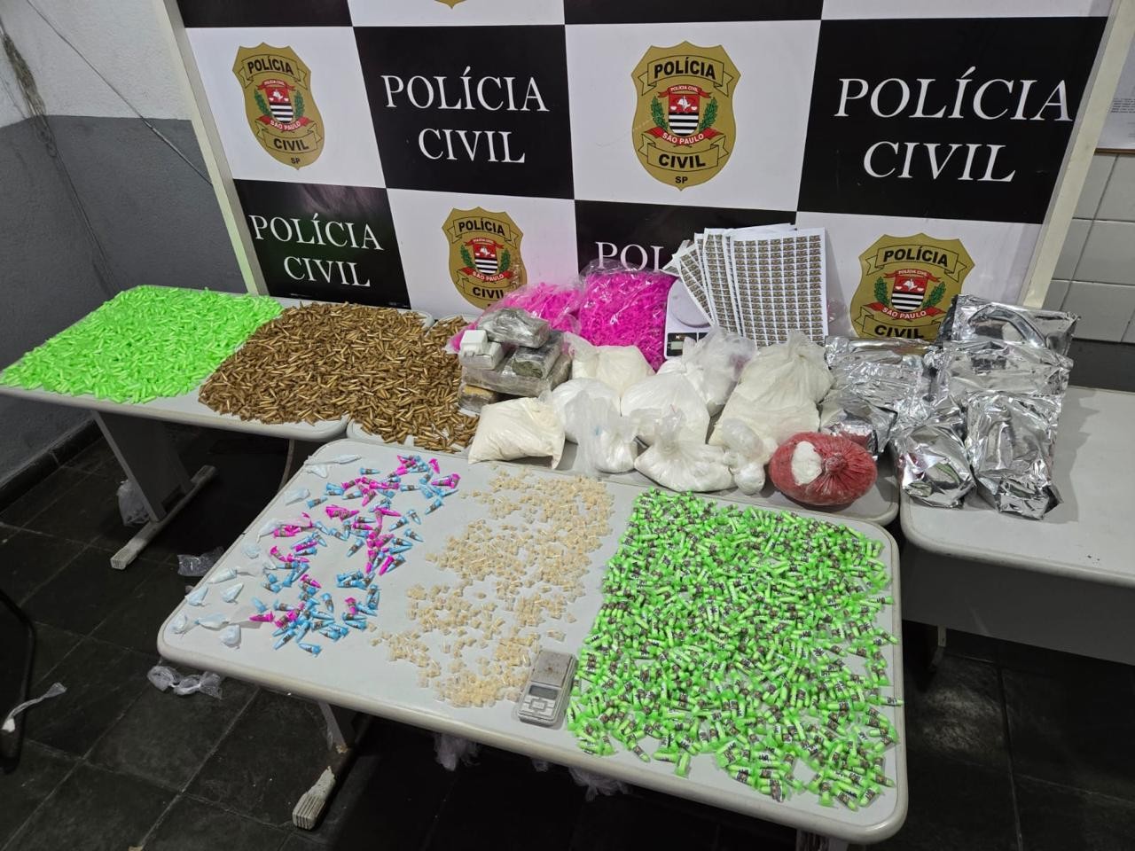 Polícia encontra 'barraco bomba' com grande quantidade de drogas em Guarujá; VÍDEO