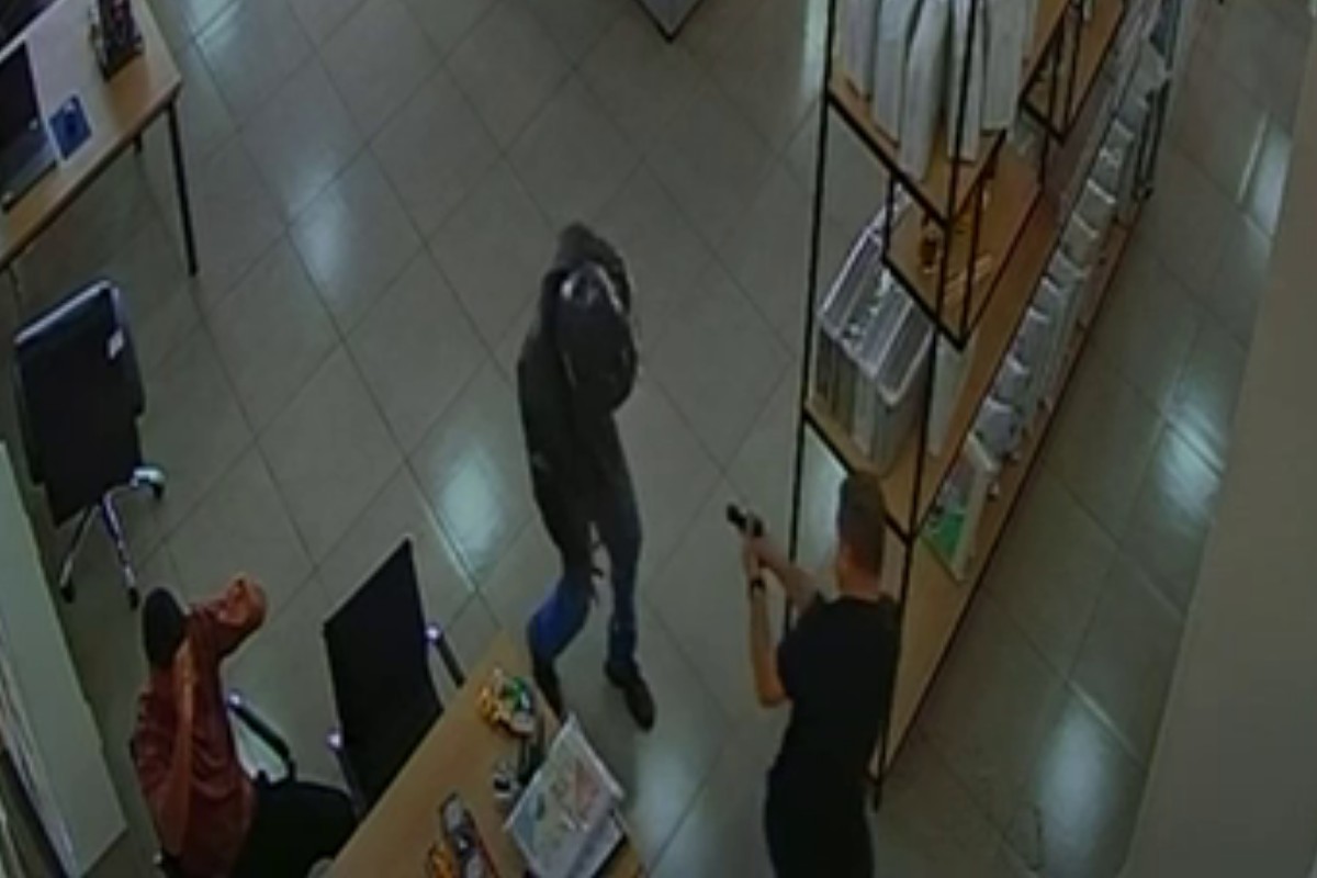 VÍDEO mostra troca de tiros que matou assaltante de loja de colchões em Sumaré