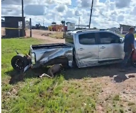 VÍDEO: Caminhonete perde o eixo e atinge carro de passeio na BR-364 no Acre