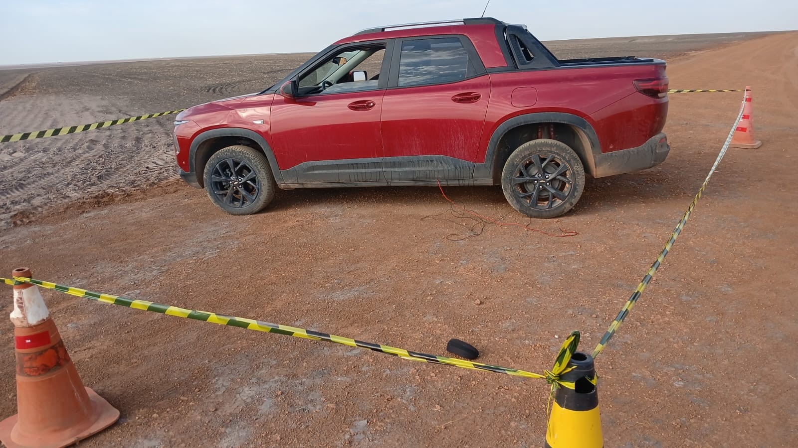 Homem é encontrado morto em rodovia no PI; polícia investiga se é suspeito de assaltar fazenda