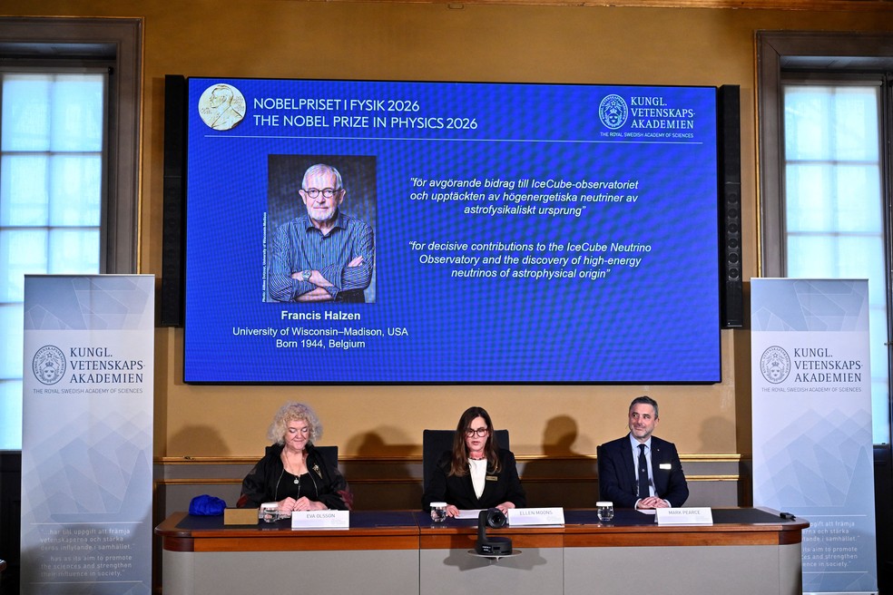 Anúncio do Nobel de Física 2026. — Foto: TT News Agency/Christine Olsson via REUTERS