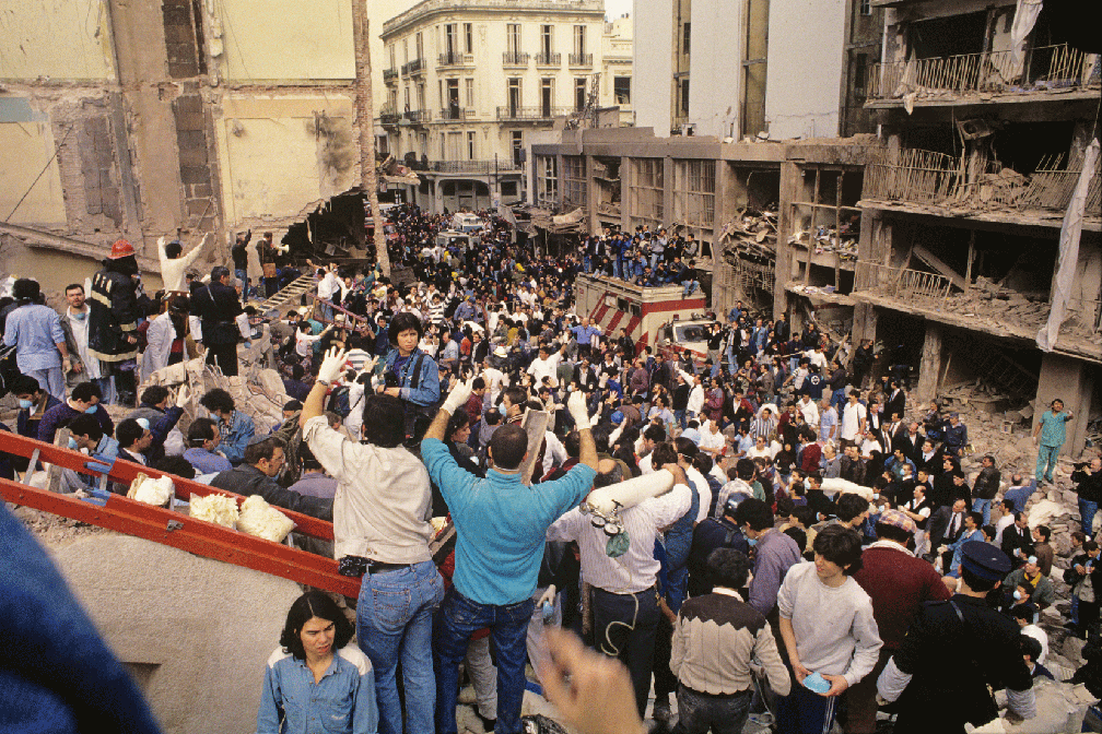 Atentado à sede de uma entidade israelita em Buenos Aires, em 1994 — Foto: Reuters