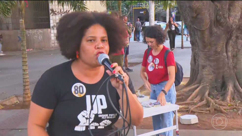 Samara Martins, candidata do partido Unidade Popular à Presidência, faz campanha em Belo Horizonte — Foto: Jornal Nacional/ Reprodução