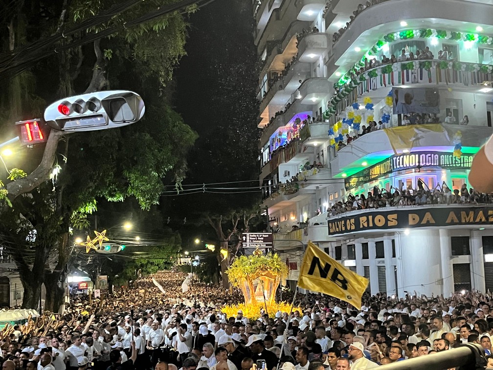 Círio 2024: Imagem de Nazaré em um dos trechos mais emblemáticos da Trasladação — Foto: Beatriz Reis/g1