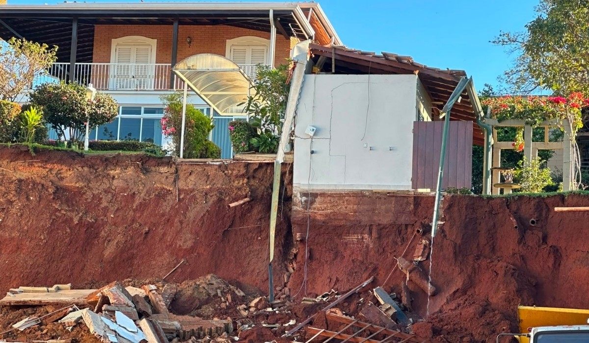 Desabamento de muro em residências no Taquaral mobiliza autoridades em Campinas​‌​