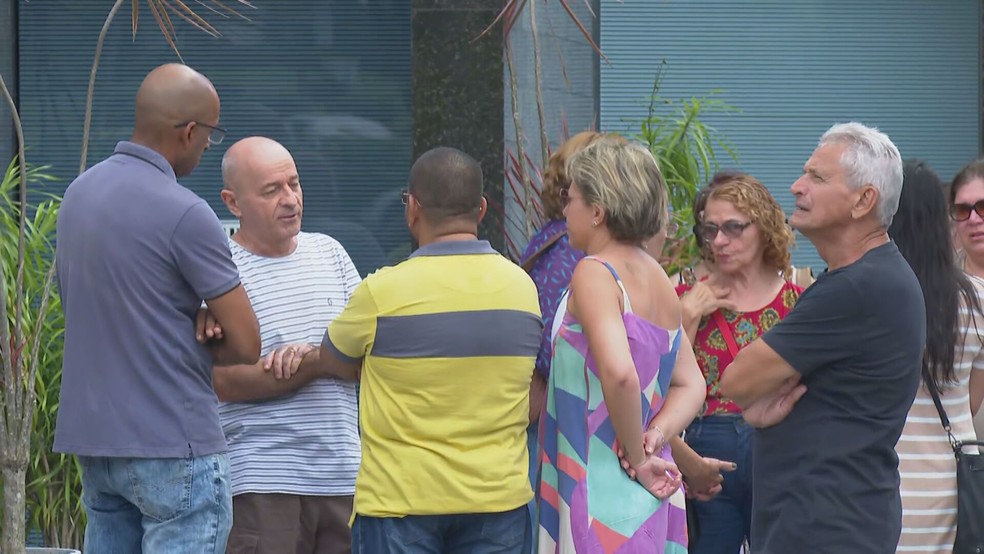 Parentes e amigos se despedem de Ana Paula Cavalcanti — Foto: Henrique Pinho/TV Globo