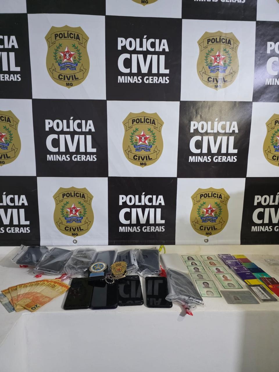 Mulher é presa por suspeita de estelionato em Sapucaia