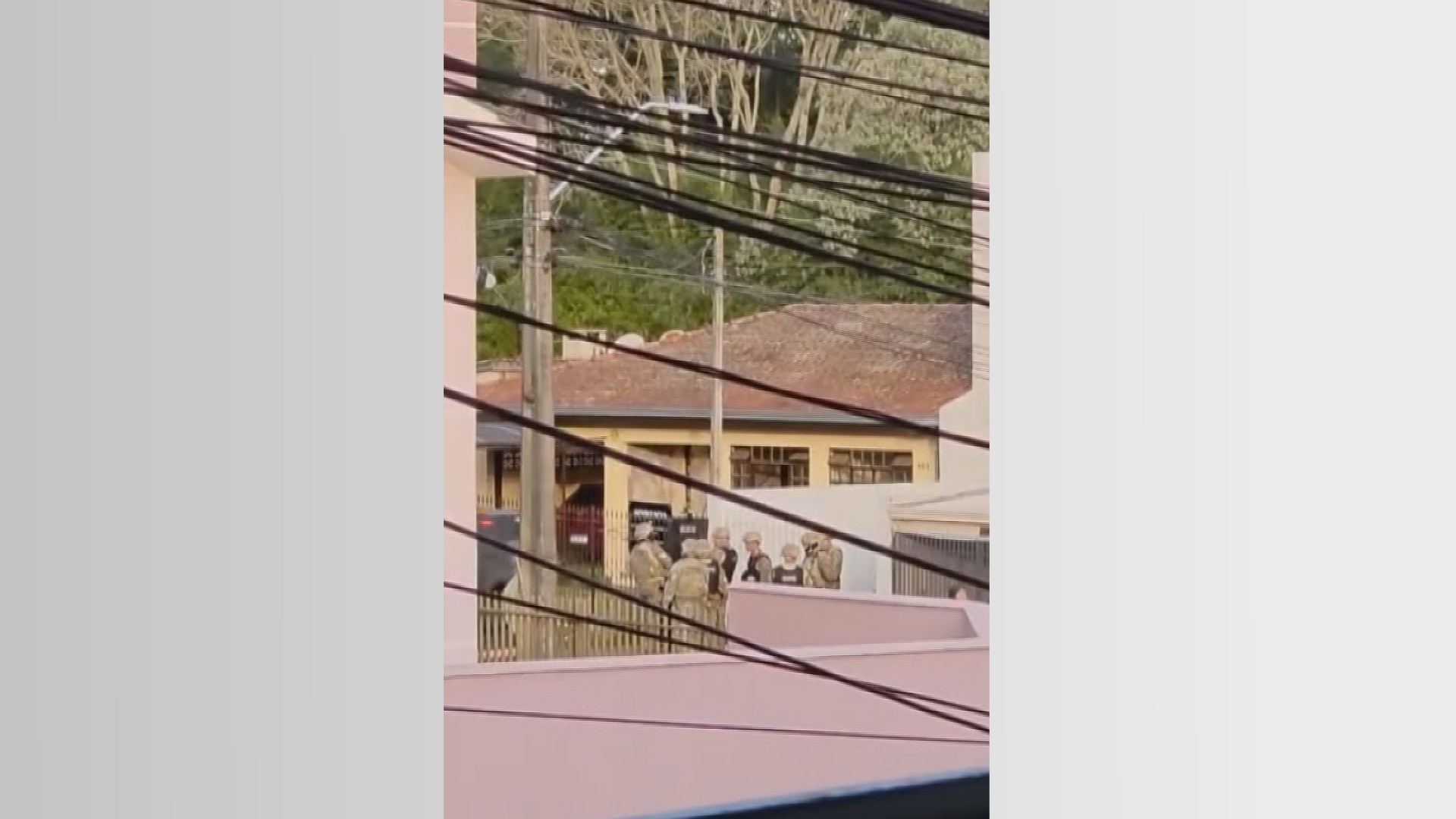 PM aposentado é preso após atirar contra casa de vizinho, em Ponta Grossa