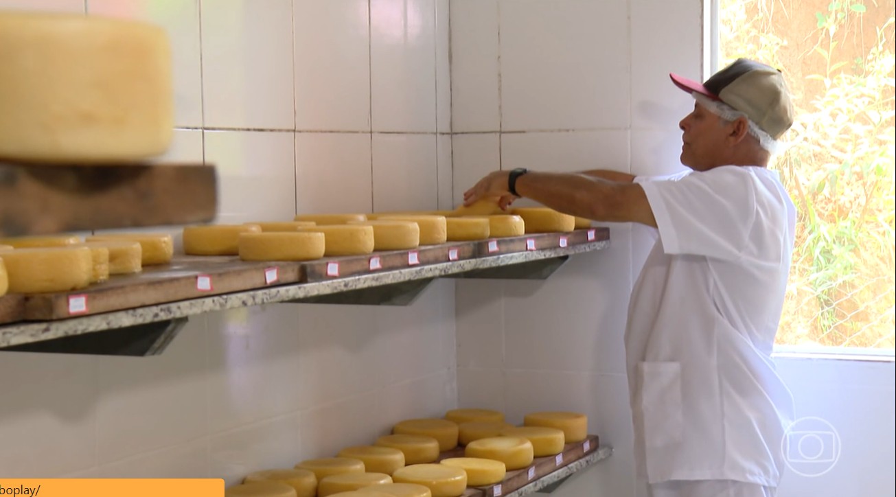 Modo mineiro de fazer queijo se torna patrimônio imaterial da humanidade; alimento é o primeiro da culinária brasileira a receber título