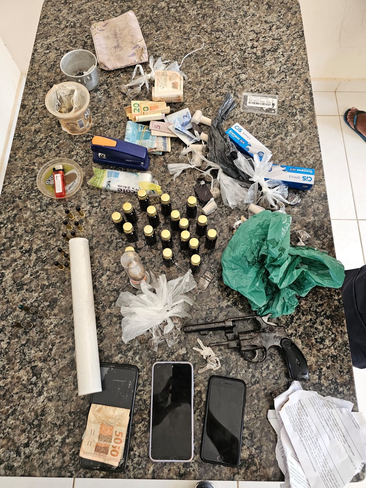 Operação prende quatro suspeitos de tráfico em Macuco; um teria ligação com Comando Vermelho