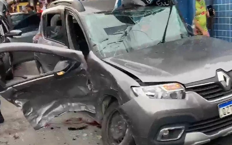 VÍDEO: Suspeito de assaltos é preso após fugir da polícia e bater carro em Manaus