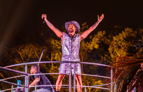 Felipe Pezzoni, vocalista da Banda EVA, durante a Festa do Peão de Barretos 2024 — Foto: Alisson Demetrio