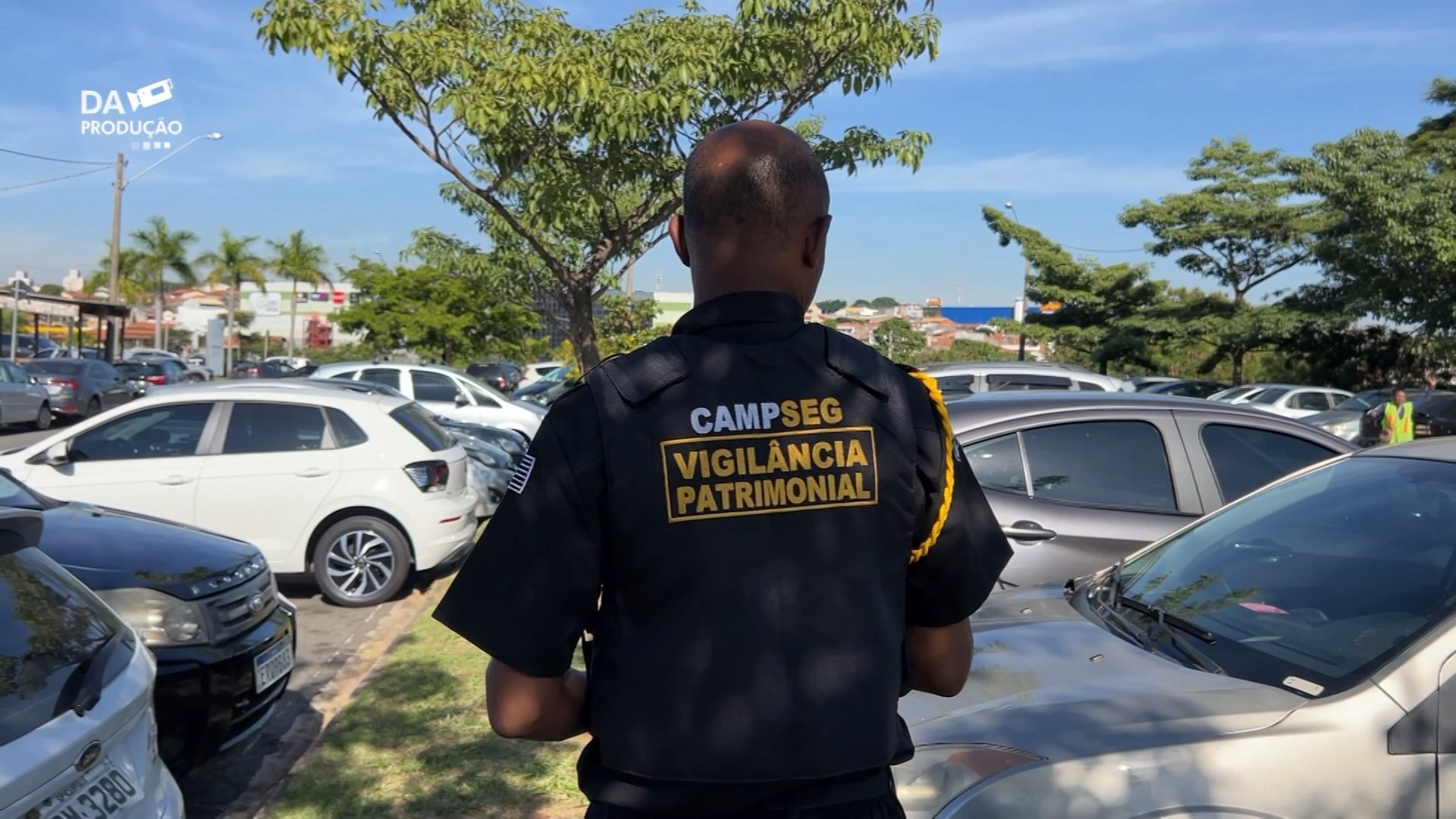 Após sequestro, estudantes de medicina reclamam de insegurança e faculdade paga vigia no estacionamento do Ouro Verde