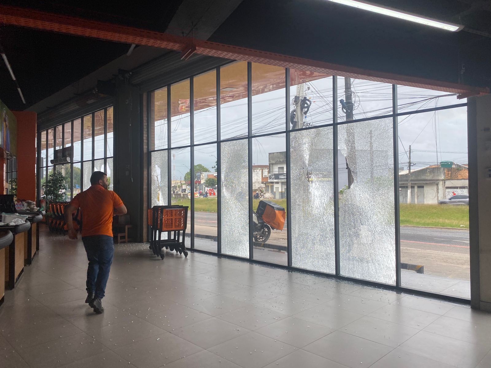 Pet shop é alvo de ataque a tiros no bairro Parque Verde, em Belém