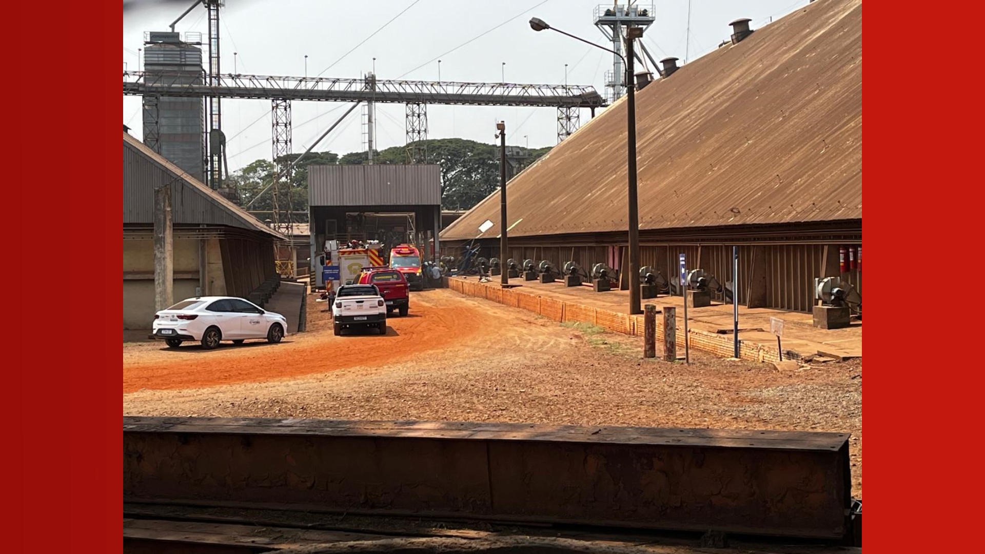 Trabalhador é resgatado após ficar 8 horas soterrado em silo de grãos de soja em Maringá