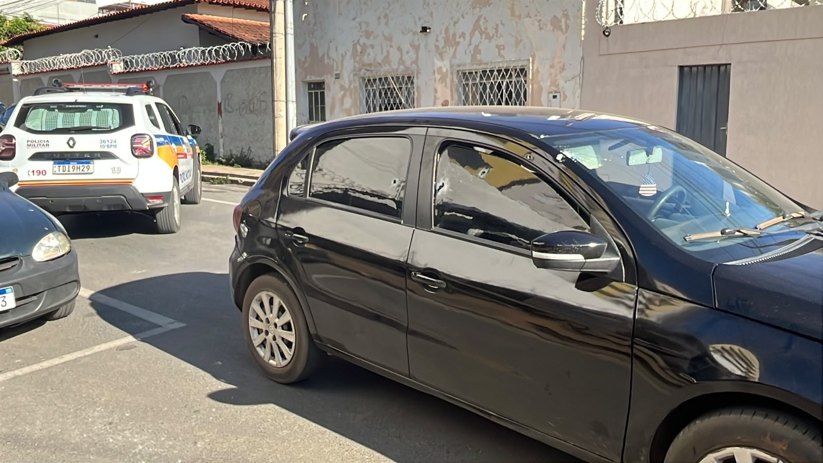 VÍDEO: Pai é baleado e filho de 2 anos é atingido por estilhaços em ataque a tiros em Montes Claros