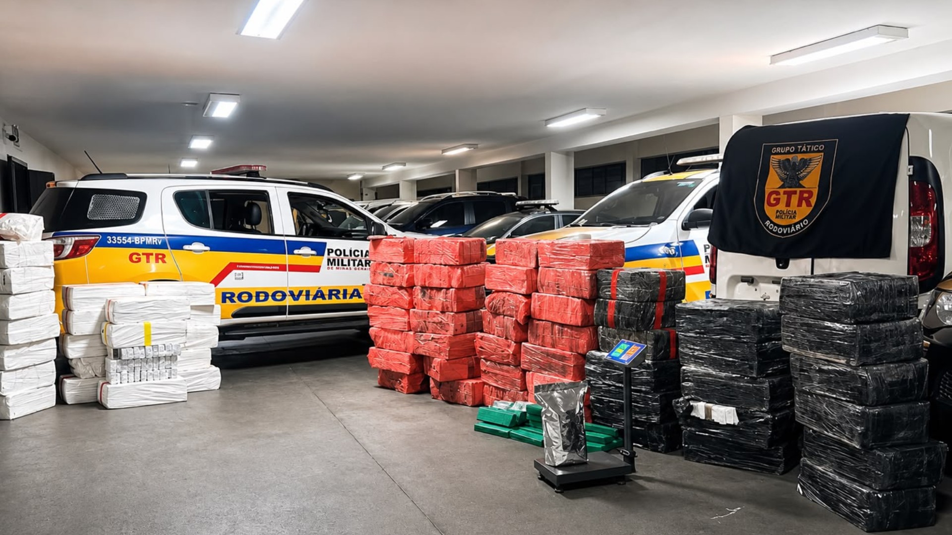 Quase duas toneladas de maconha são apreendidas em operação no Santa Mônica em Uberlândia