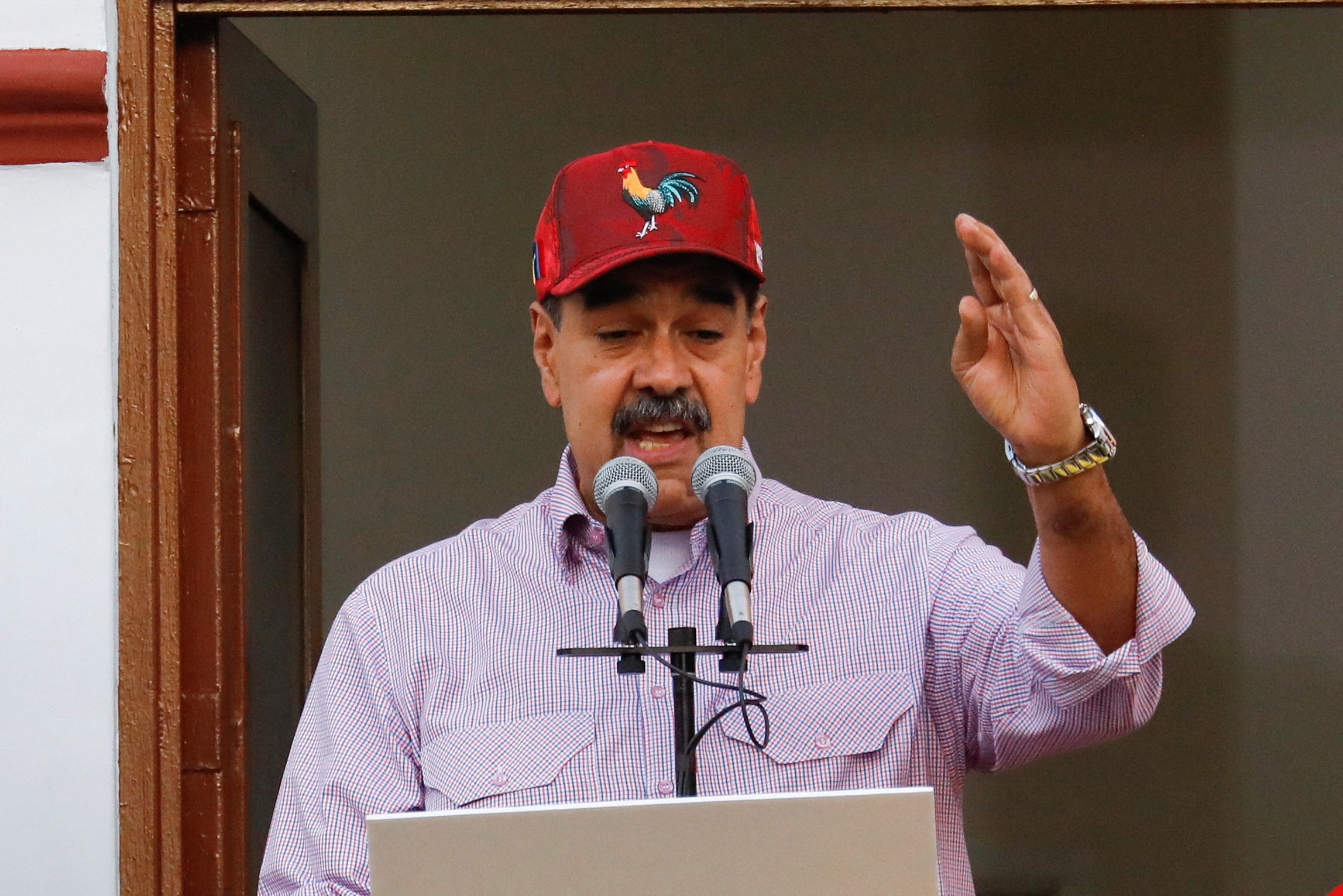 De furacão a anúncios velados: o vaivém dos EUA e a 'demora' na chegada de navios de guerra americanos à Venezuela