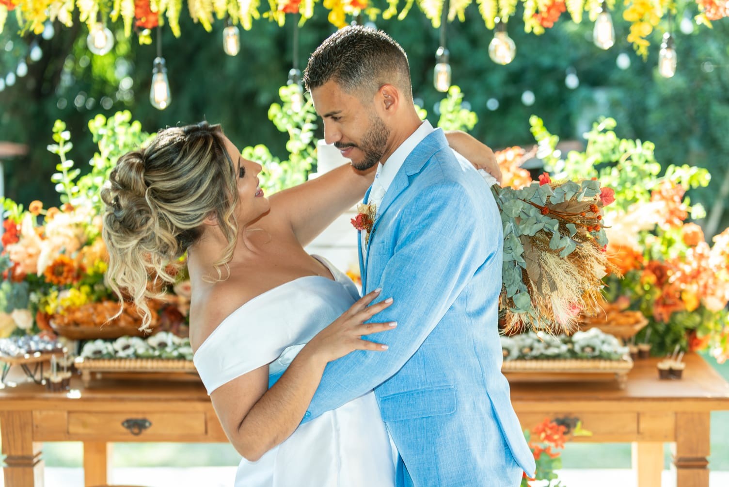 Do hospital ao altar: casal que se aproximou durante tratamento de saúde celebra amor no Dia dos Namorados