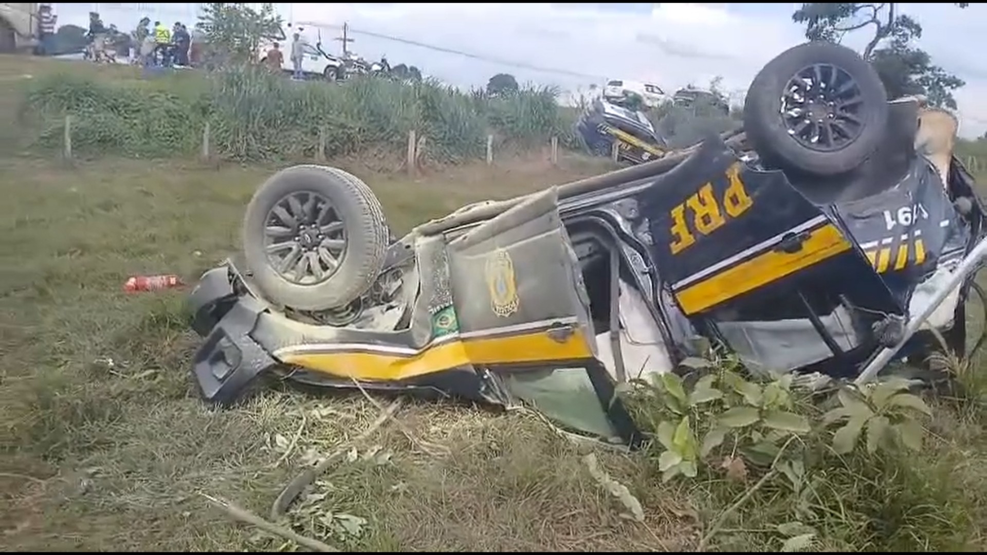 VÍDEO: Duas viaturas da PRF capotam na BR-364 em RO
