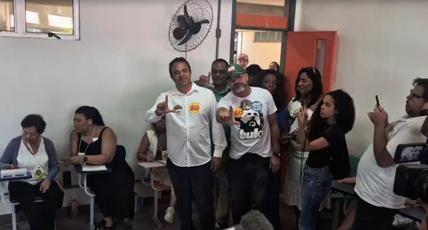 Ronaldo Mansur (Psol) vota em Salvador