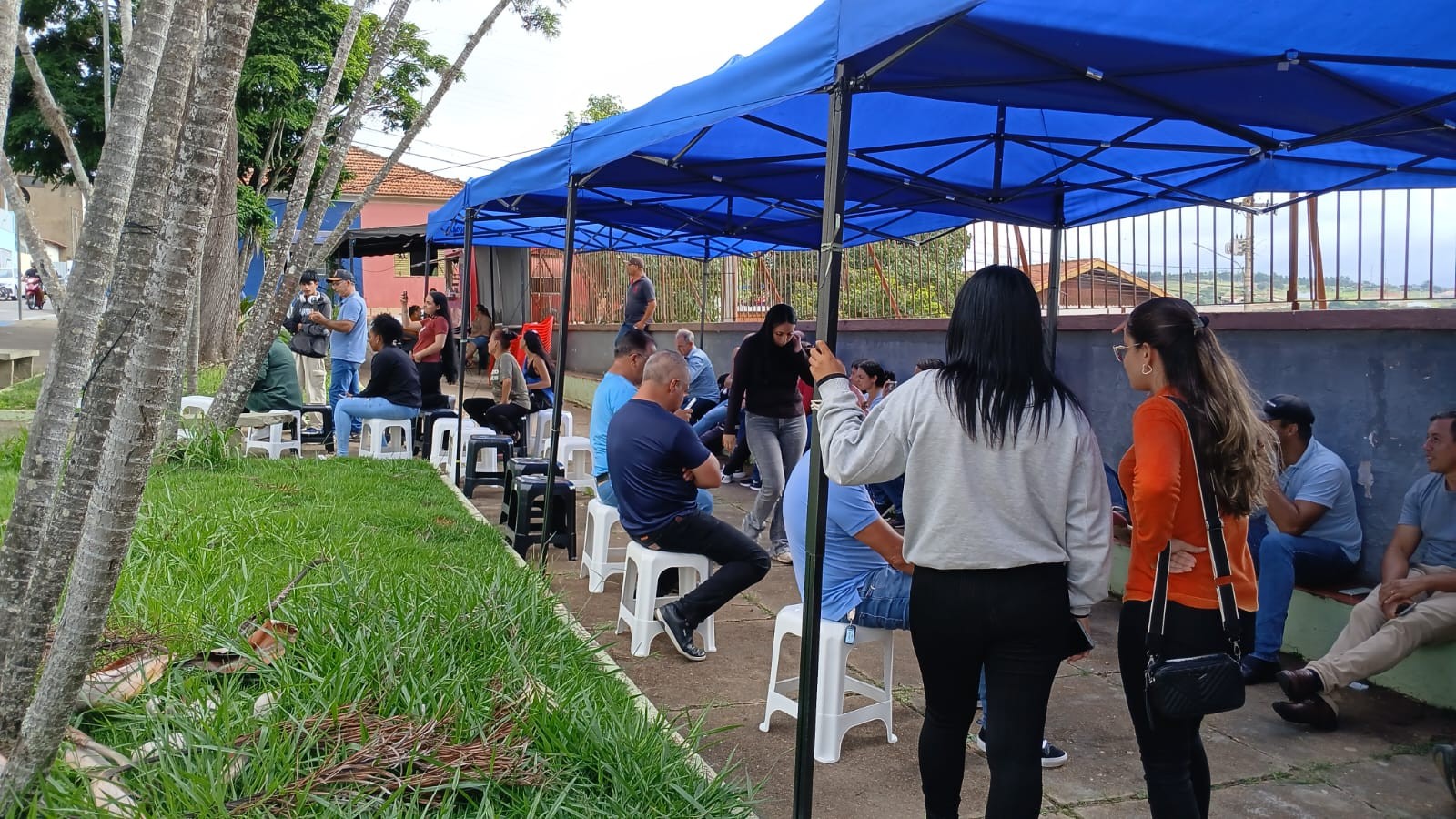 Após retomar operação, funcionários e moradores protestam contra empresa de transporte público em Pilar do Sul