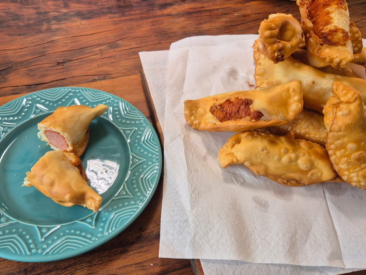 Sabor de Casa: saiba como fazer enroladinho de salsicha com massa de pastel