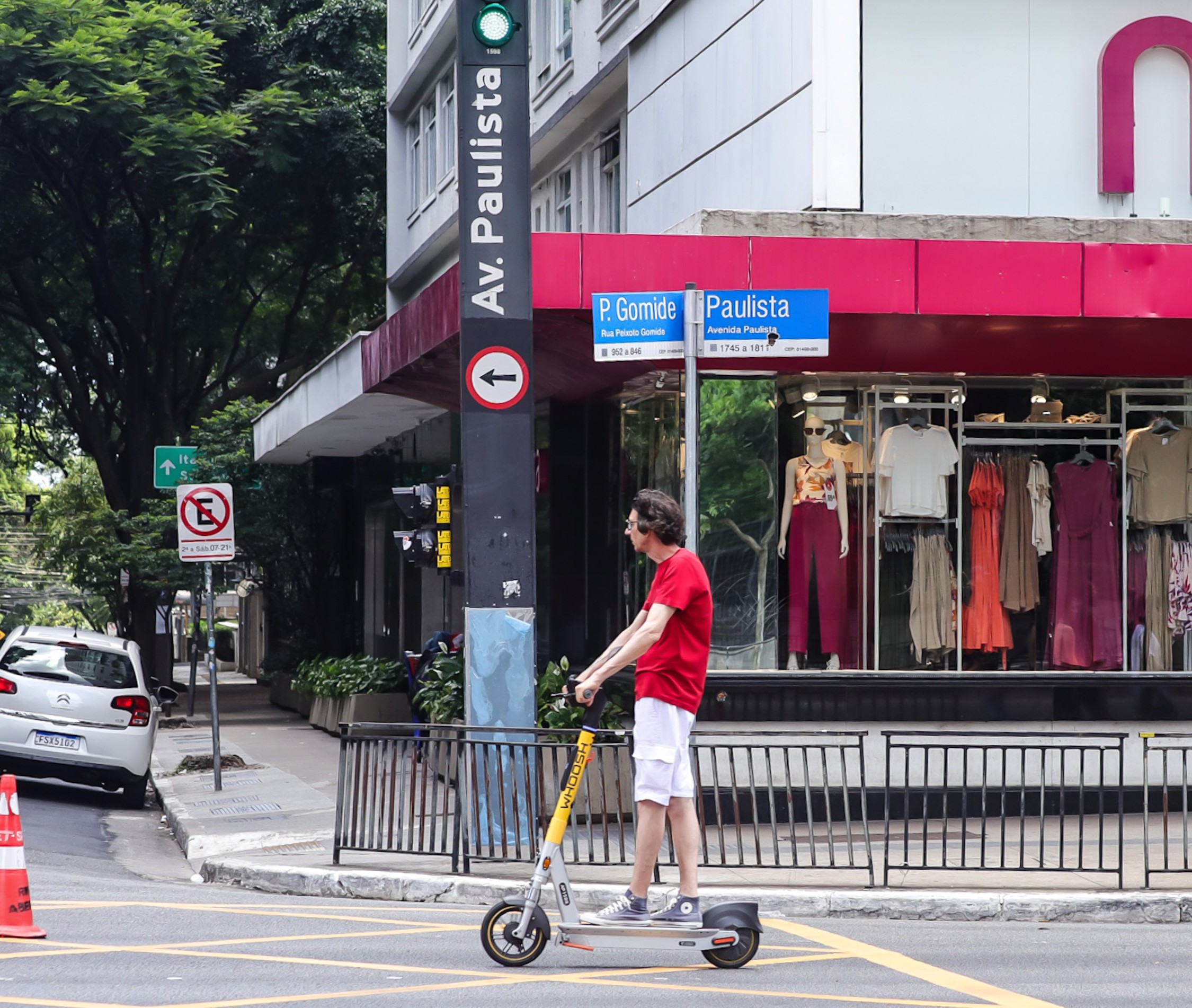 1º dia de multas para bikes e patinetes elétricos tem 'operação modelo' na Faria Lima e flagrantes de excesso de velocidade