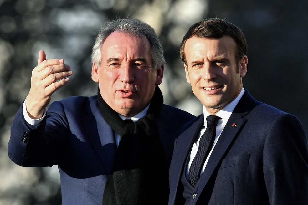 François Bayrou e Emmanuel Macron — Foto: GEORGES GOBET / AFP