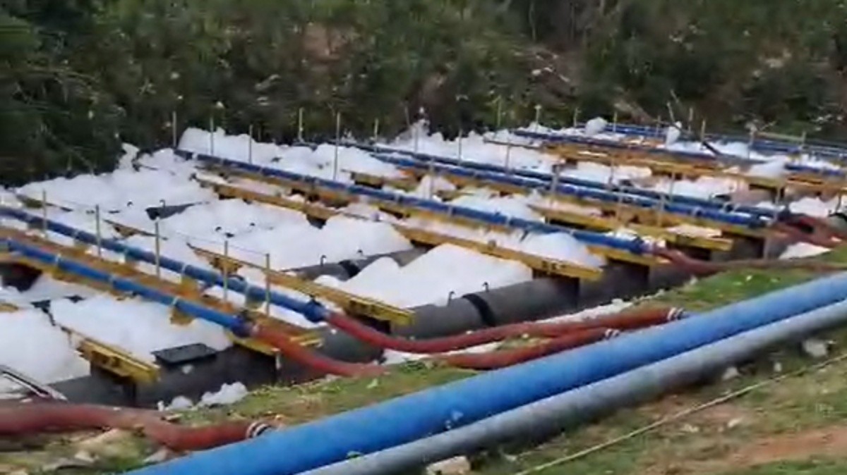 Vídeo mostra espuma em unidade de tratamento de rios da Cedae, que afirma não ter contaminado a água produzida na ETA Guandu